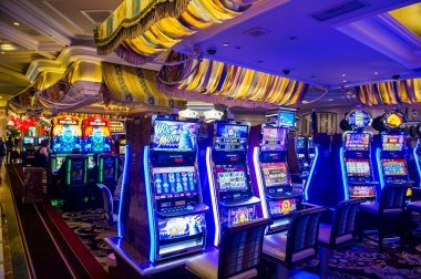 kilat 777 live roulette dealer interacting with players in chat